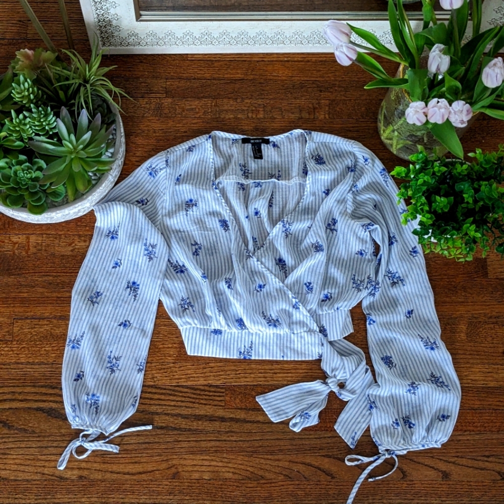 Cropped lavender tie top